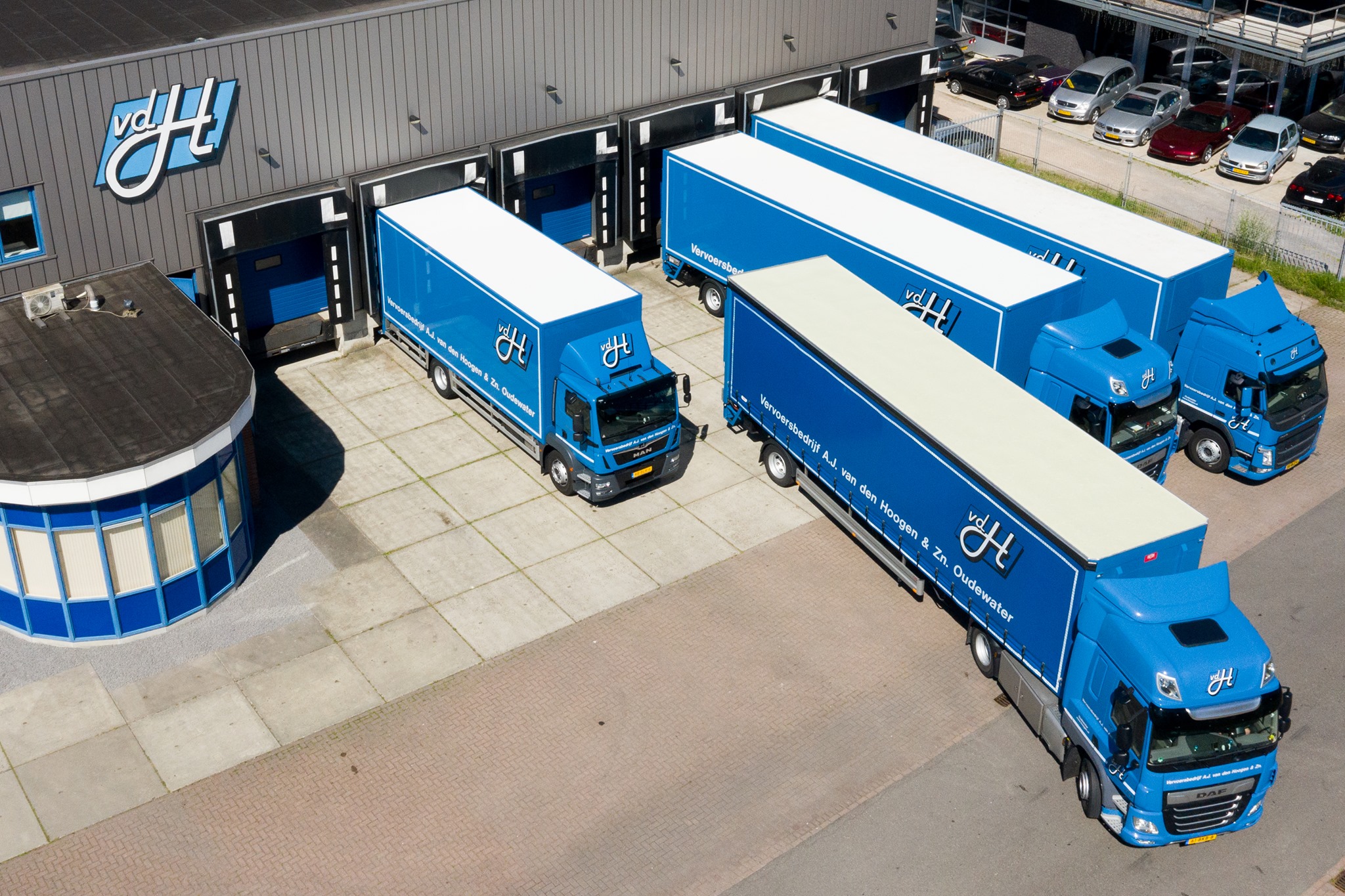 Hoogen transport vrachtwagens pand